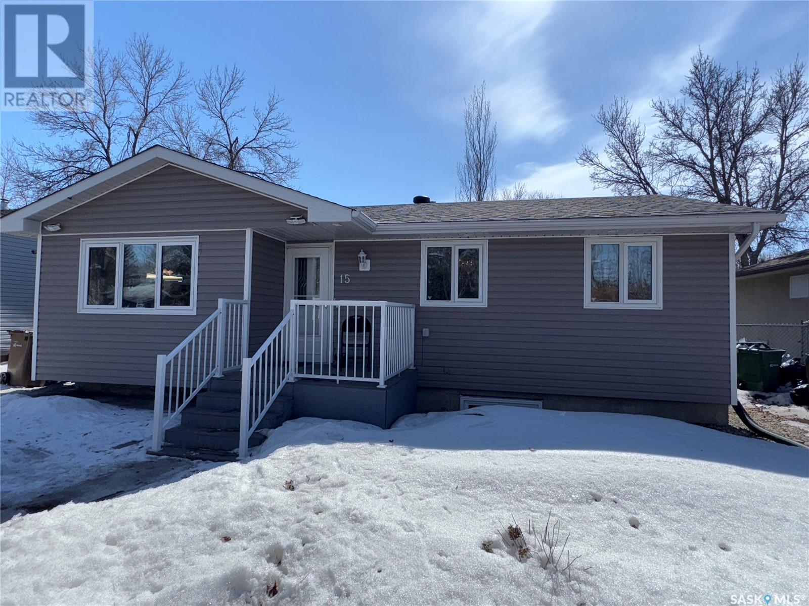 Property at 15 Young CRESCENT image 1