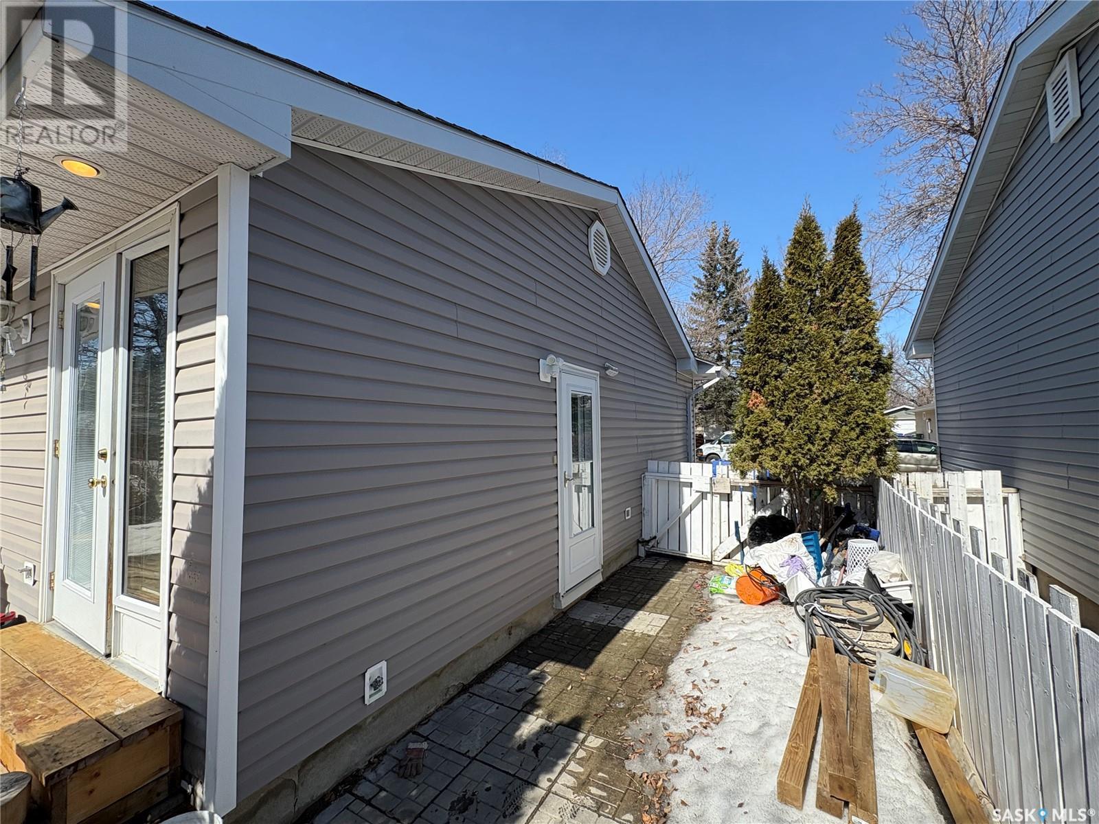Property at 15 Young CRESCENT image 3