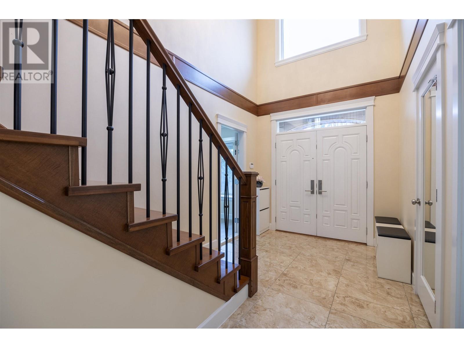 4346 Wildwood Crescent, Burnaby, British Columbia  V5G 2M4 - Photo 2 - R2984083