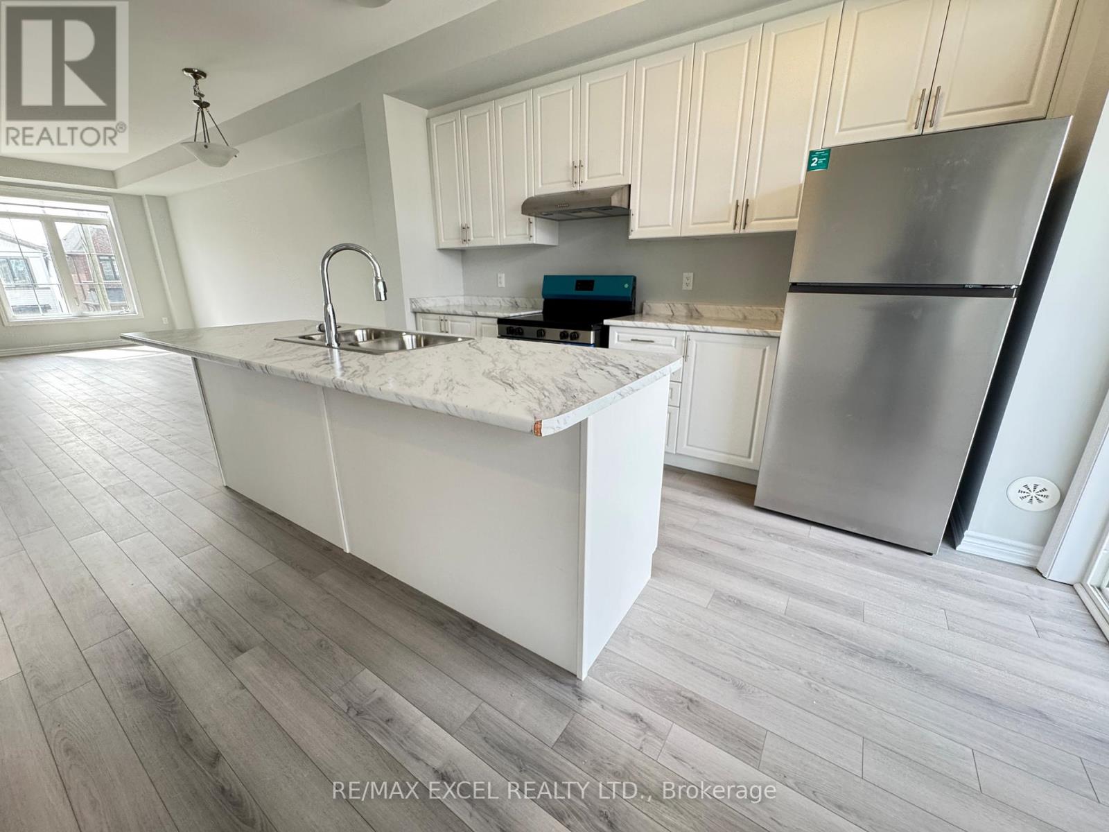 1066 Dyas Avenue, Oshawa, Ontario  L1L 0X1 - Photo 3 - E12070871