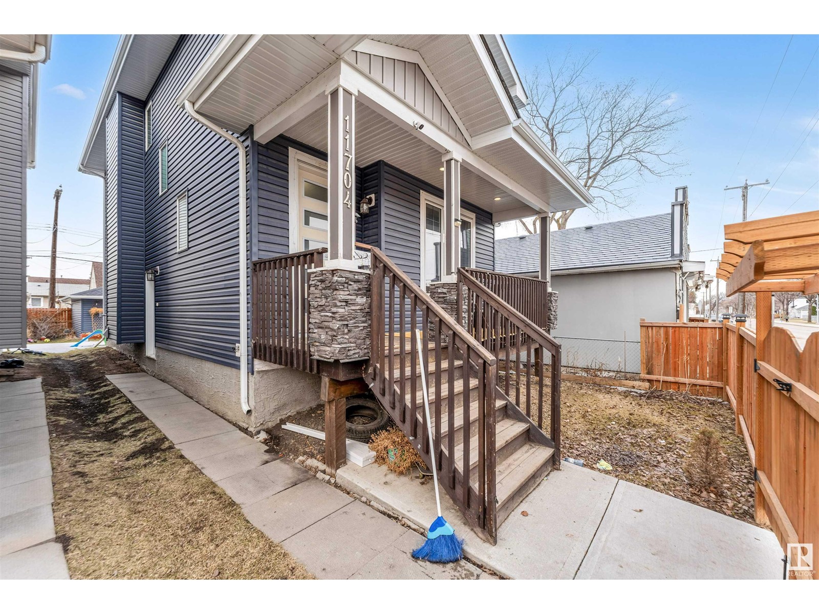 Property at 11704 129 AV NW image 5