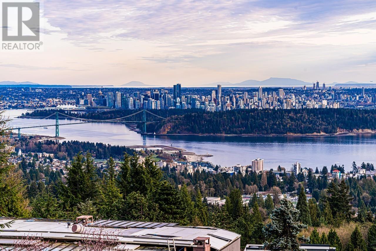 2523 Westhill Drive, West Vancouver, British Columbia  V7S 3A3 - Photo 3 - R2988086