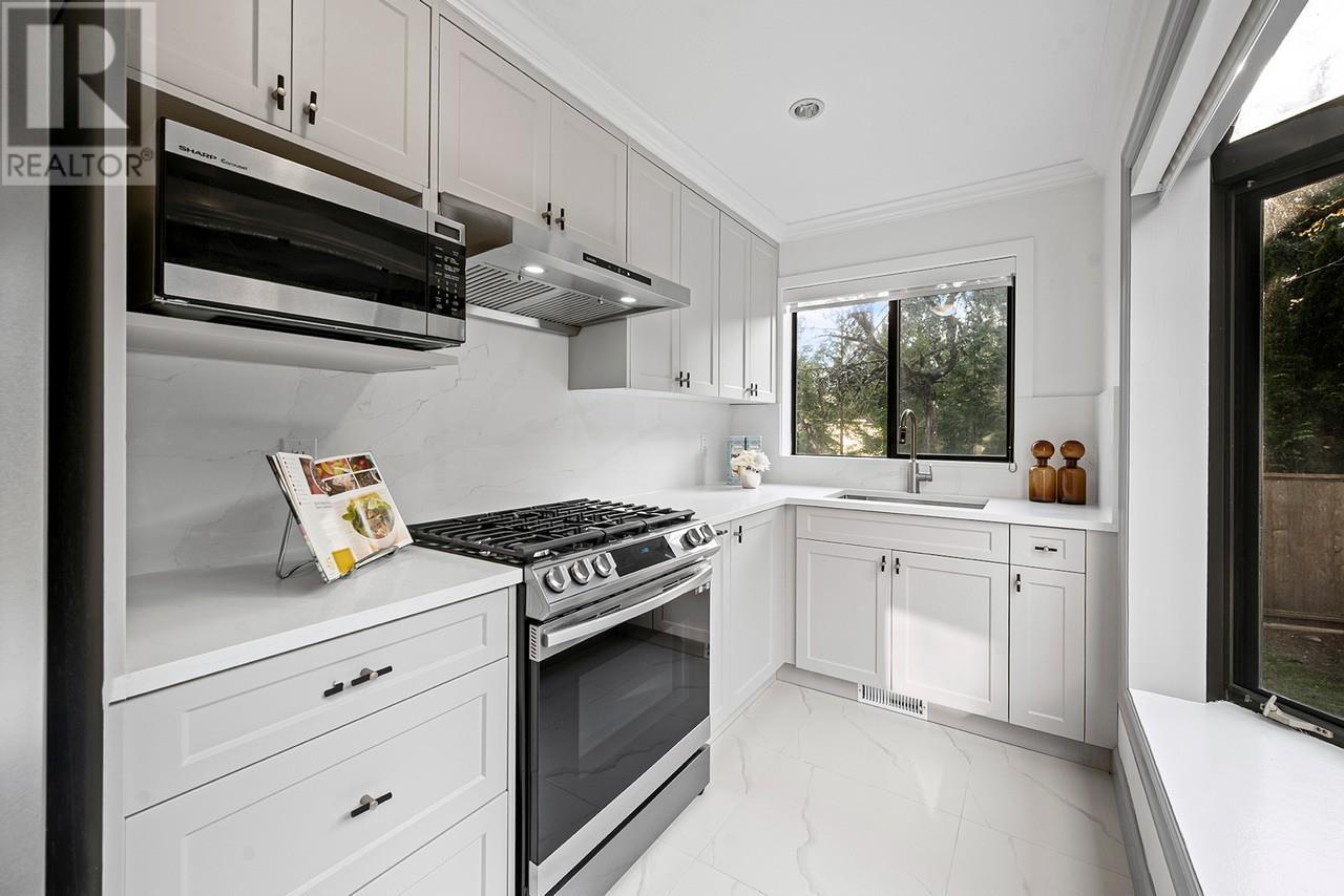 2523 Westhill Drive, West Vancouver, British Columbia  V7S 3A3 - Photo 16 - R2988086