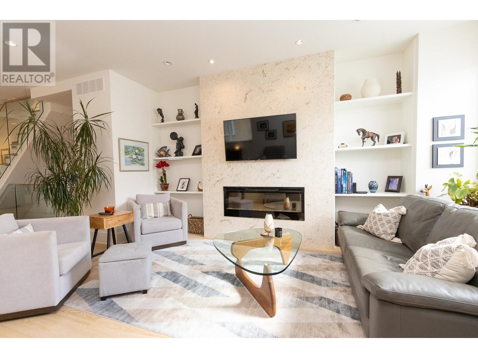 226 E 12th Street, North Vancouver, British Columbia  V7L 2J6 - Photo 3 - R2980875