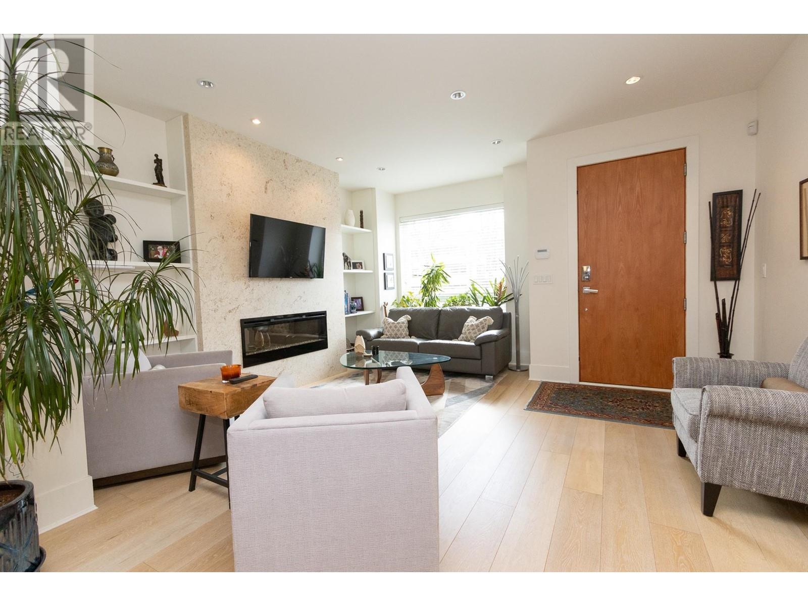 226 E 12th Street, North Vancouver, British Columbia  V7L 2J6 - Photo 5 - R2980875