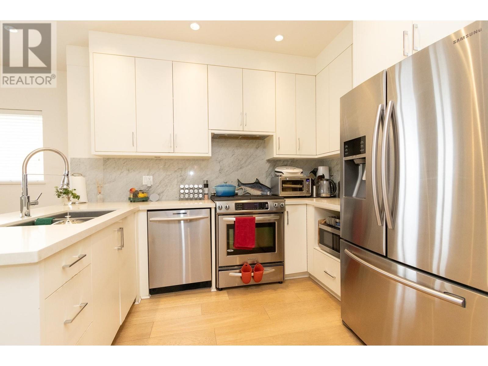 226 E 12th Street, North Vancouver, British Columbia  V7L 2J6 - Photo 7 - R2980875