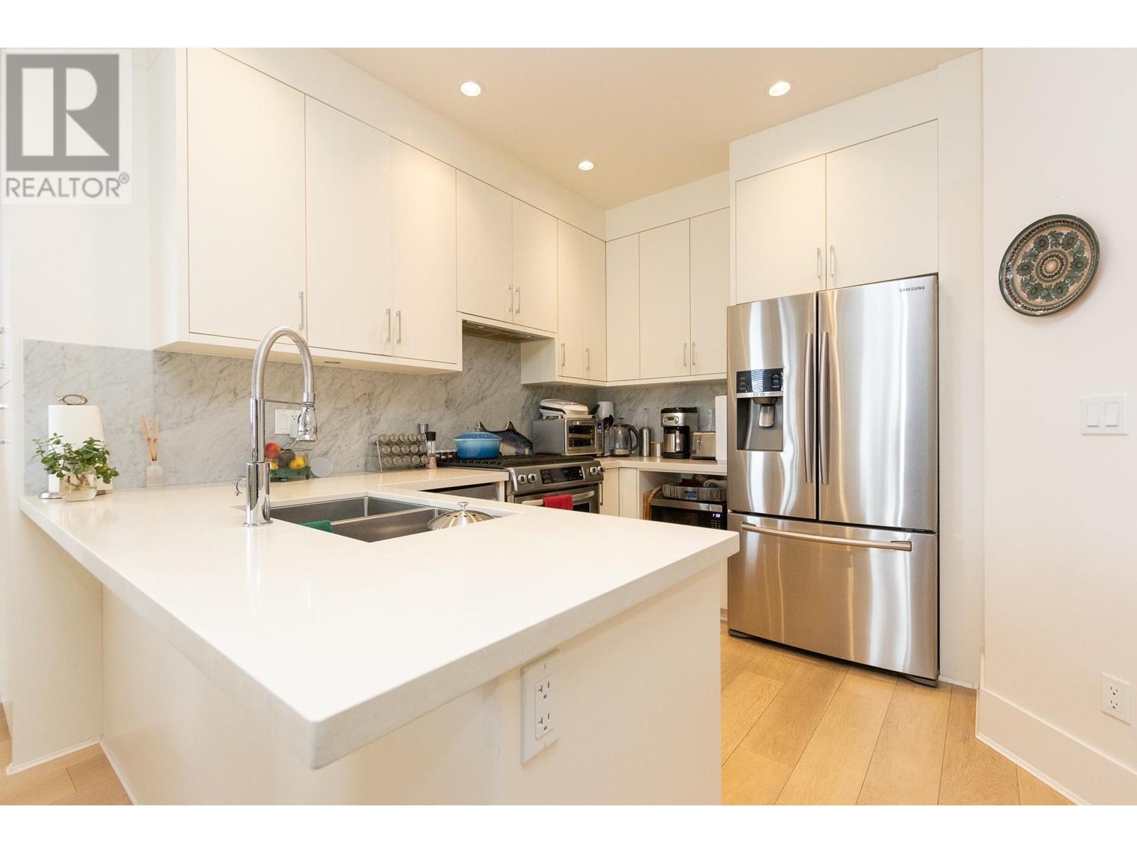 226 E 12th Street, North Vancouver, British Columbia  V7L 2J6 - Photo 6 - R2980875