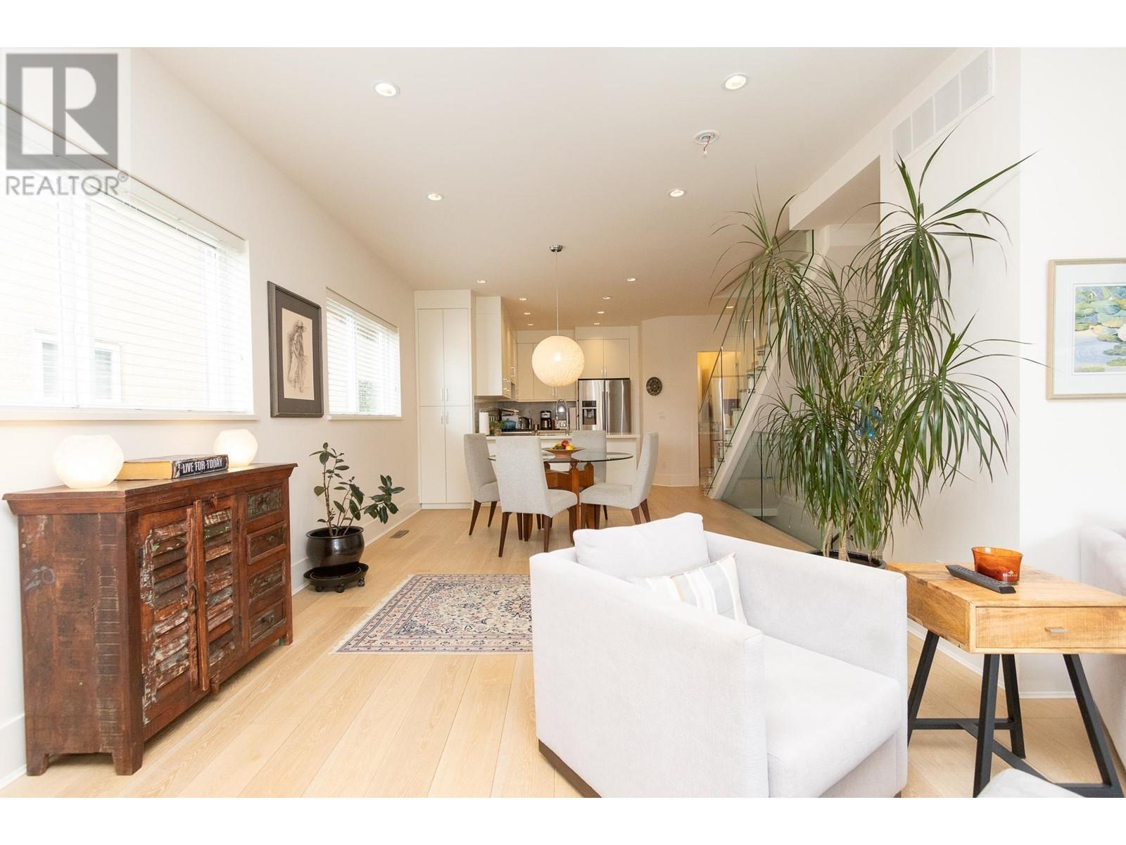 226 E 12th Street, North Vancouver, British Columbia  V7L 2J6 - Photo 4 - R2980875