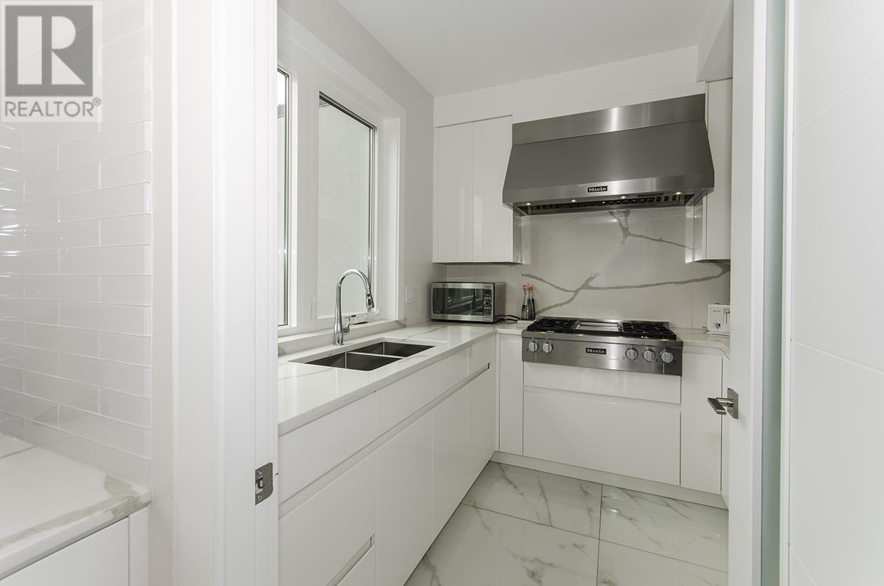 2010 Queens Avenue, West Vancouver, British Columbia  V7V 2X9 - Photo 12 - R2988150