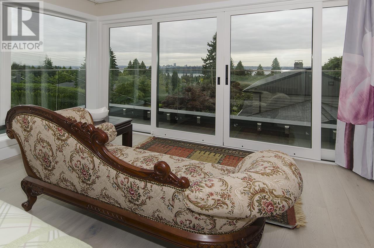 2010 Queens Avenue, West Vancouver, British Columbia  V7V 2X9 - Photo 21 - R2988150