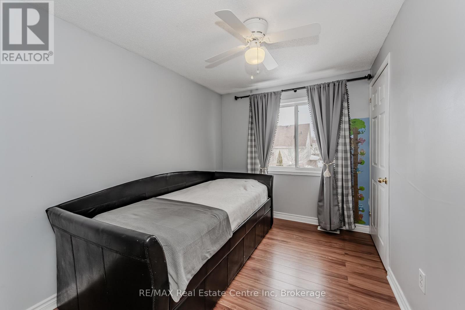37 Swift Crescent, Guelph, Ontario  N1E 7J3 - Photo 21 - X12070945