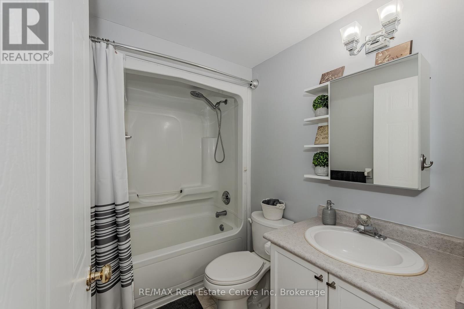 37 Swift Crescent, Guelph, Ontario  N1E 7J3 - Photo 22 - X12070945
