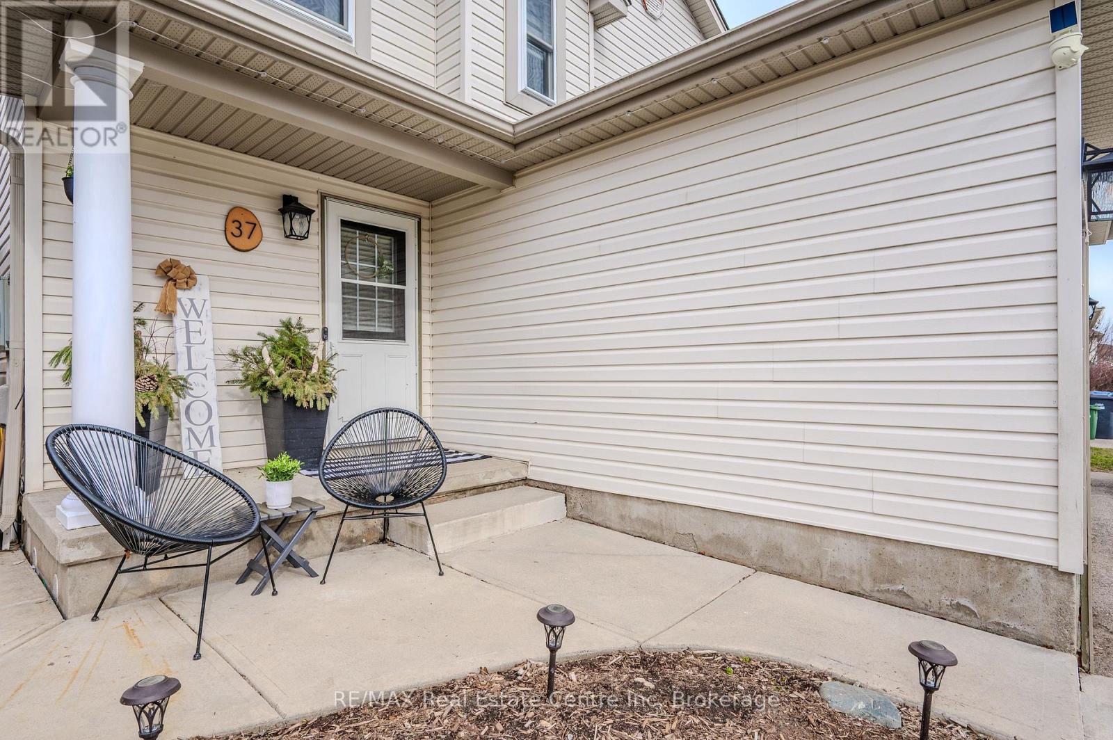 37 Swift Crescent, Guelph, Ontario  N1E 7J3 - Photo 3 - X12070945