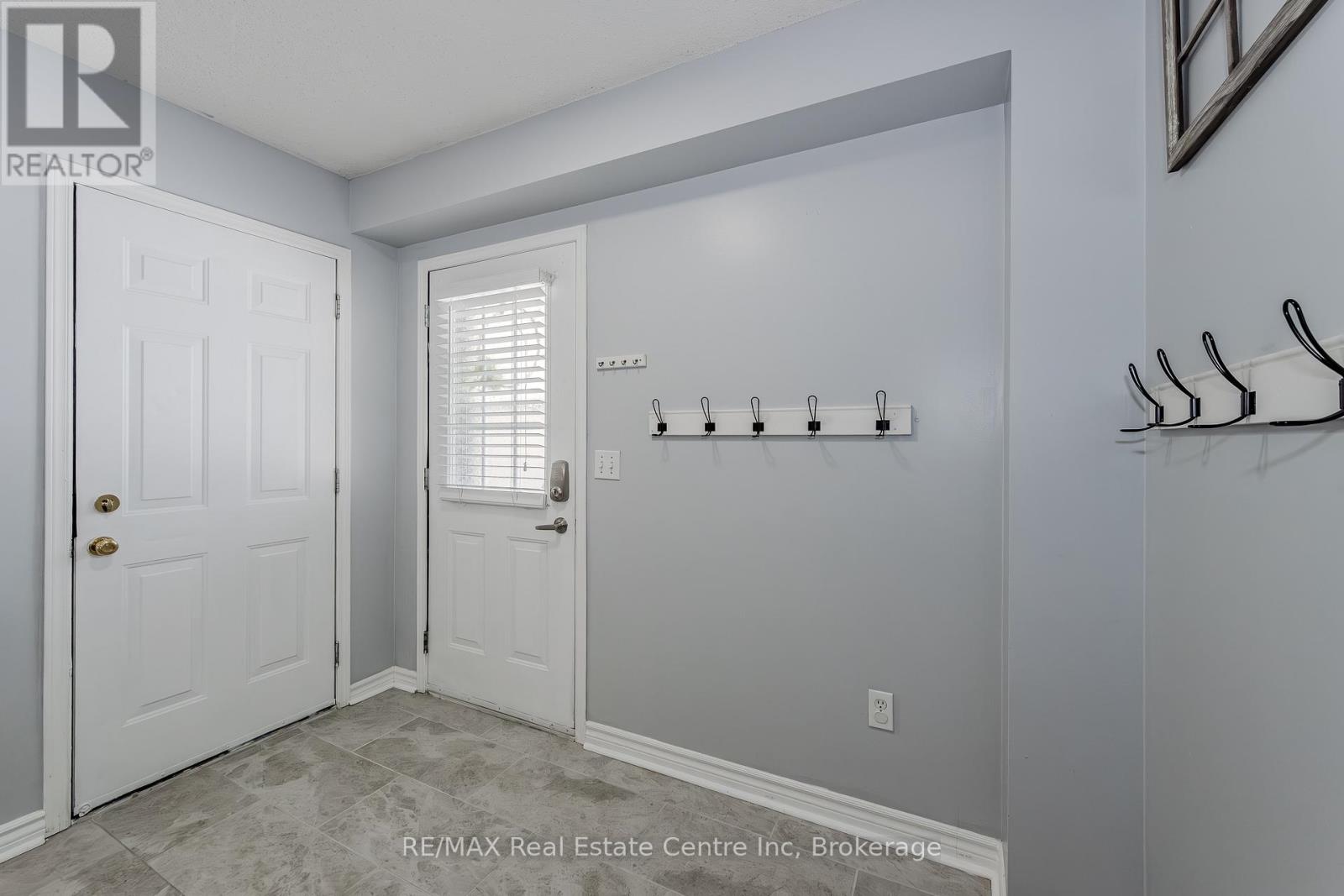 37 Swift Crescent, Guelph, Ontario  N1E 7J3 - Photo 5 - X12070945
