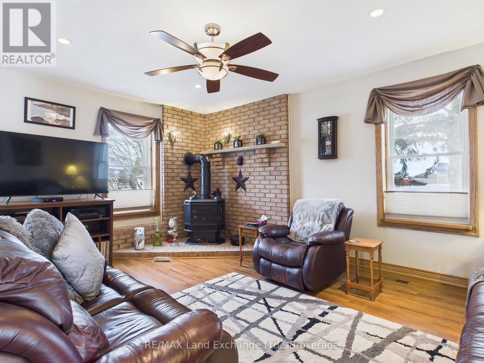 8 Blake Street, Huron-Kinloss, Ontario  N0G 2R0 - Photo 7 - X12070948