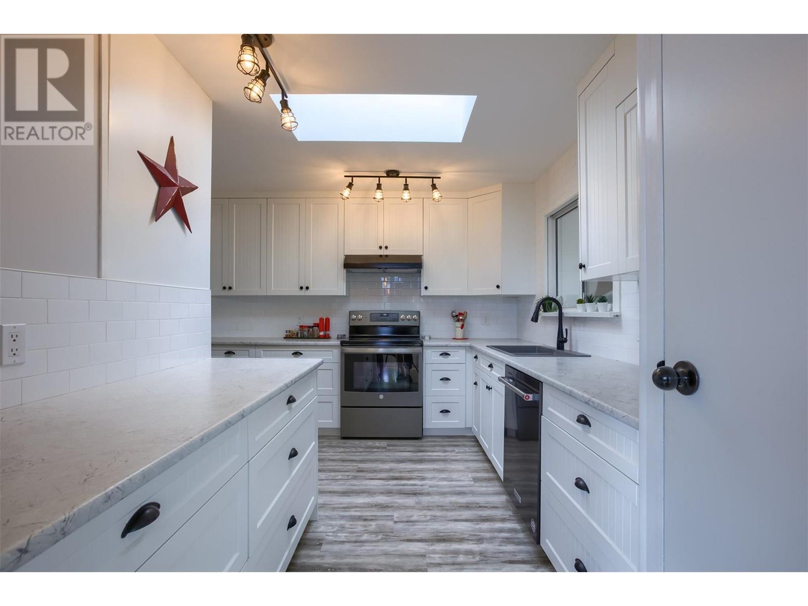Property at 2098 Boucherie Road Unit# 61 image 2