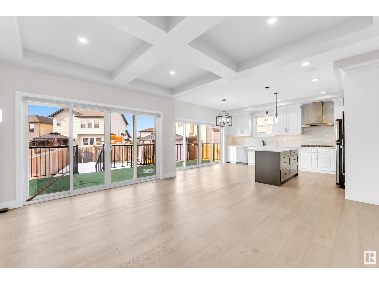 Property at 824 34 AV NW image 4