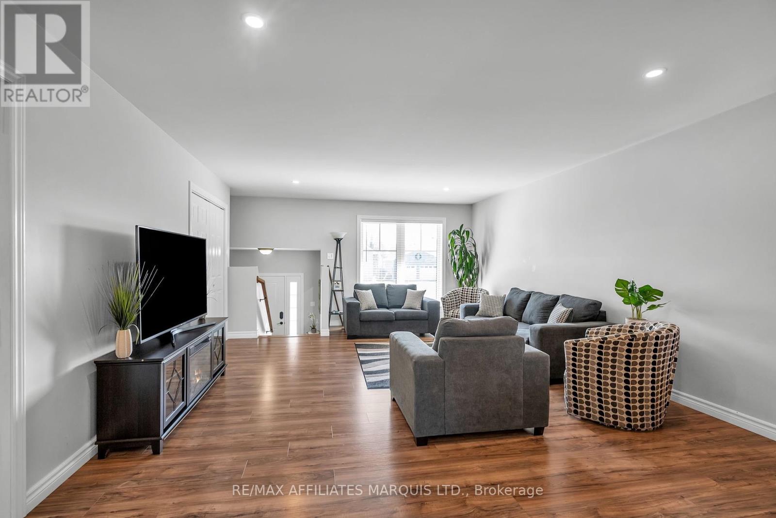 97 French Avenue, South Stormont, Ontario  K0C 1P0 - Photo 6 - X12070954