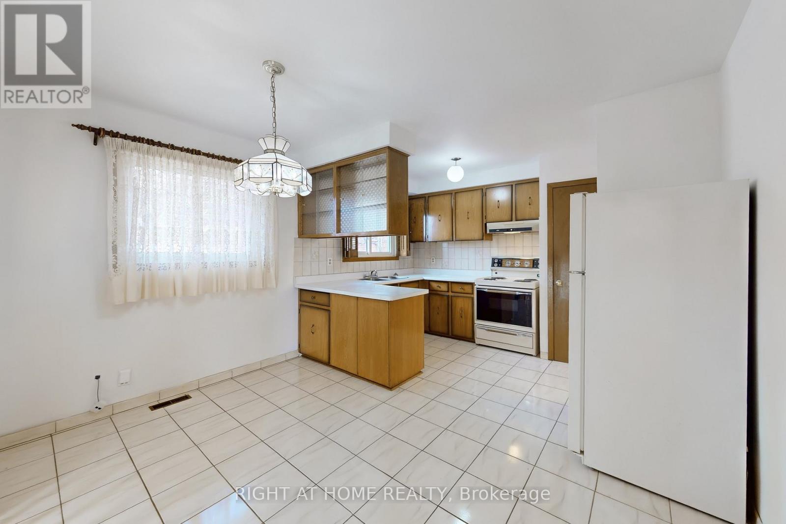 139 Milady Road, Toronto, Ontario  M9L 2J1 - Photo 22 - W12044570