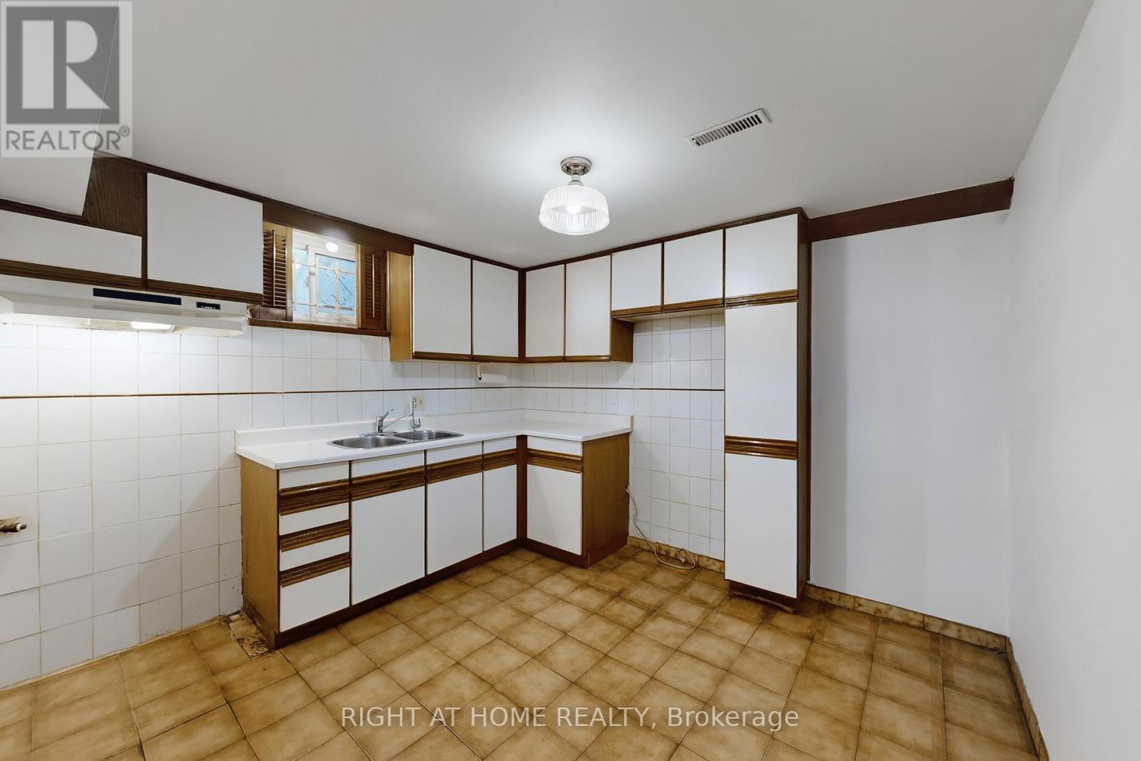 139 Milady Road, Toronto, Ontario  M9L 2J1 - Photo 34 - W12044570