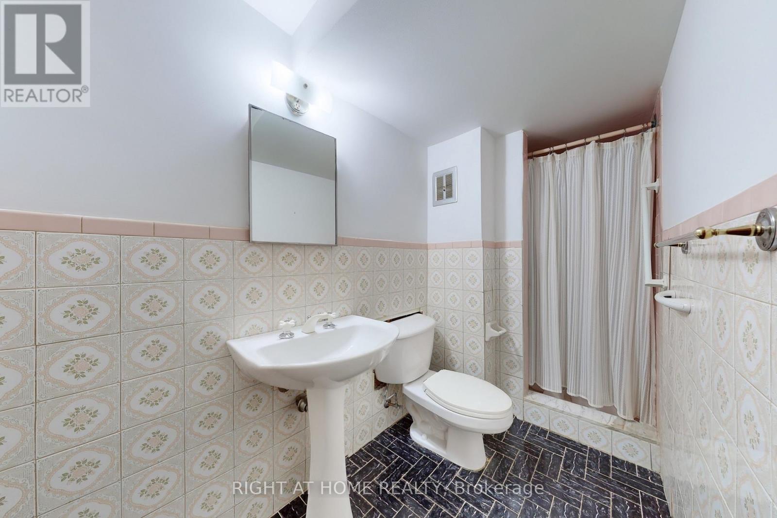 139 Milady Road, Toronto, Ontario  M9L 2J1 - Photo 38 - W12044570