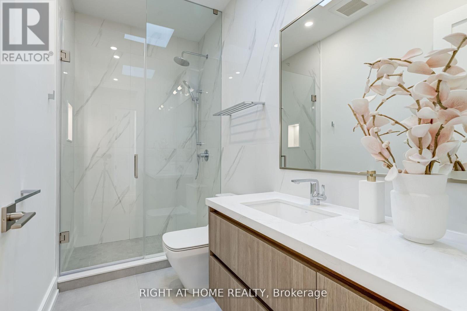 100 Glenvale Boulevard, Toronto, Ontario  M4G 2V9 - Photo 23 - C12070900