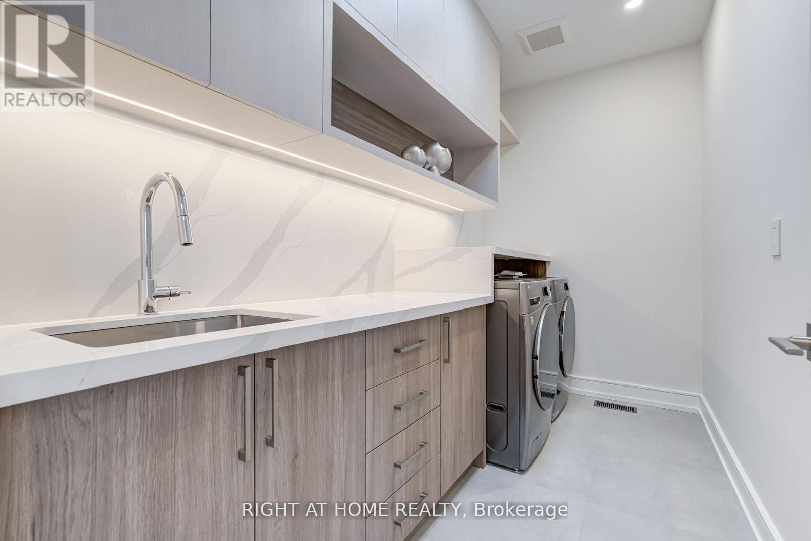 100 Glenvale Boulevard, Toronto, Ontario  M4G 2V9 - Photo 25 - C12070900