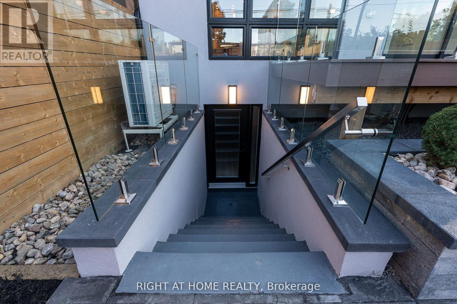 100 Glenvale Boulevard, Toronto, Ontario  M4G 2V9 - Photo 32 - C12070900