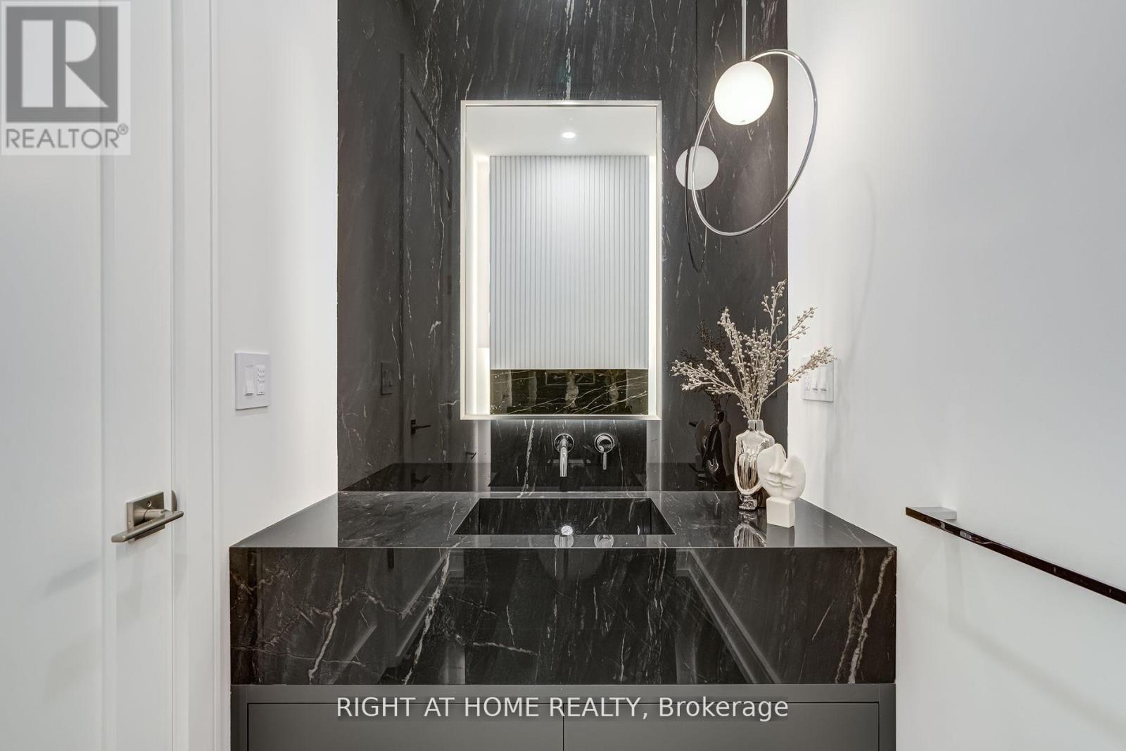 100 Glenvale Boulevard, Toronto, Ontario  M4G 2V9 - Photo 6 - C12070900