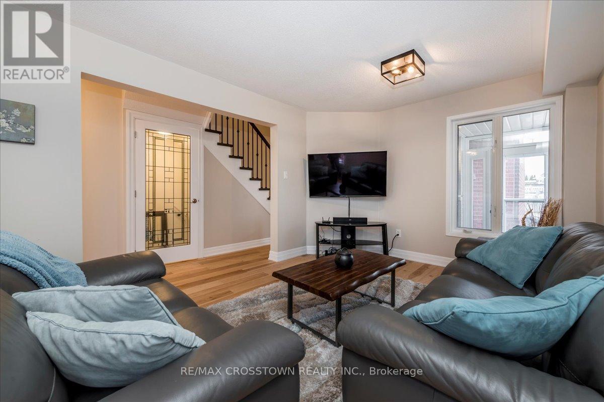 Property at 401 JAY CRESCENT image 2