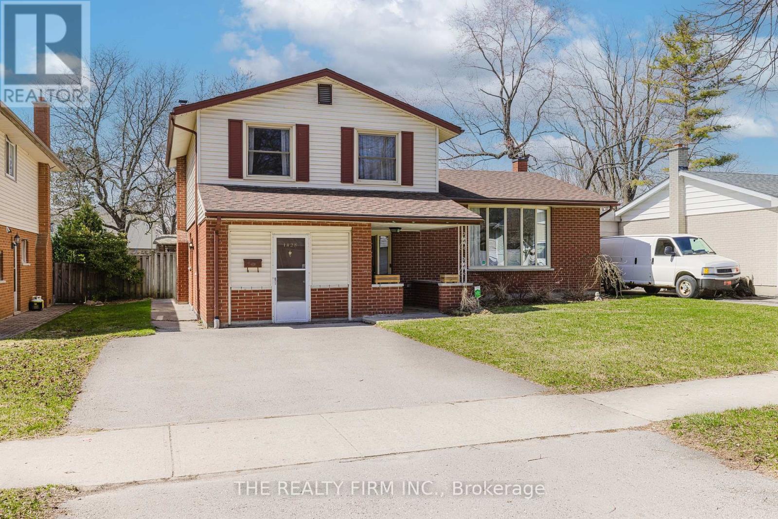 1428 Stoneybrook Crescent
