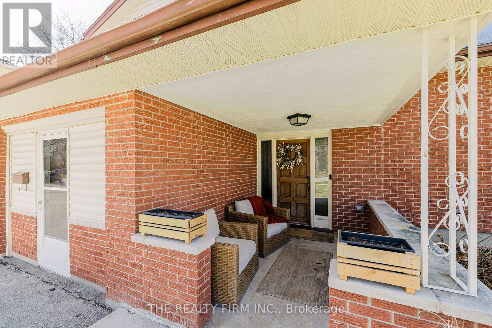 Photo 2 of 30 for 1428 Stoneybrook Crescent