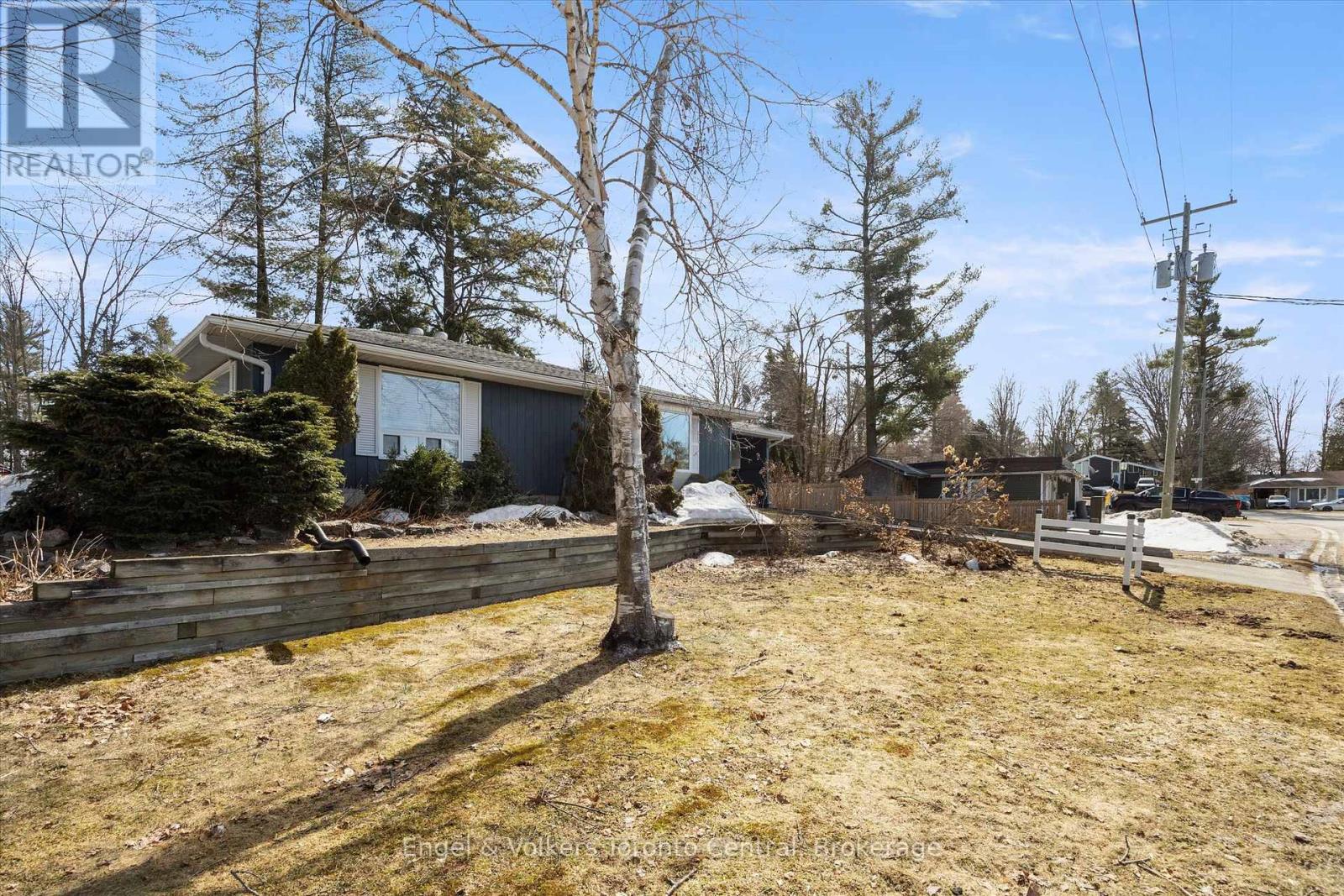 51 Woodward Street, Bracebridge, Ontario  P1L 1J8 - Photo 30 - X12070974