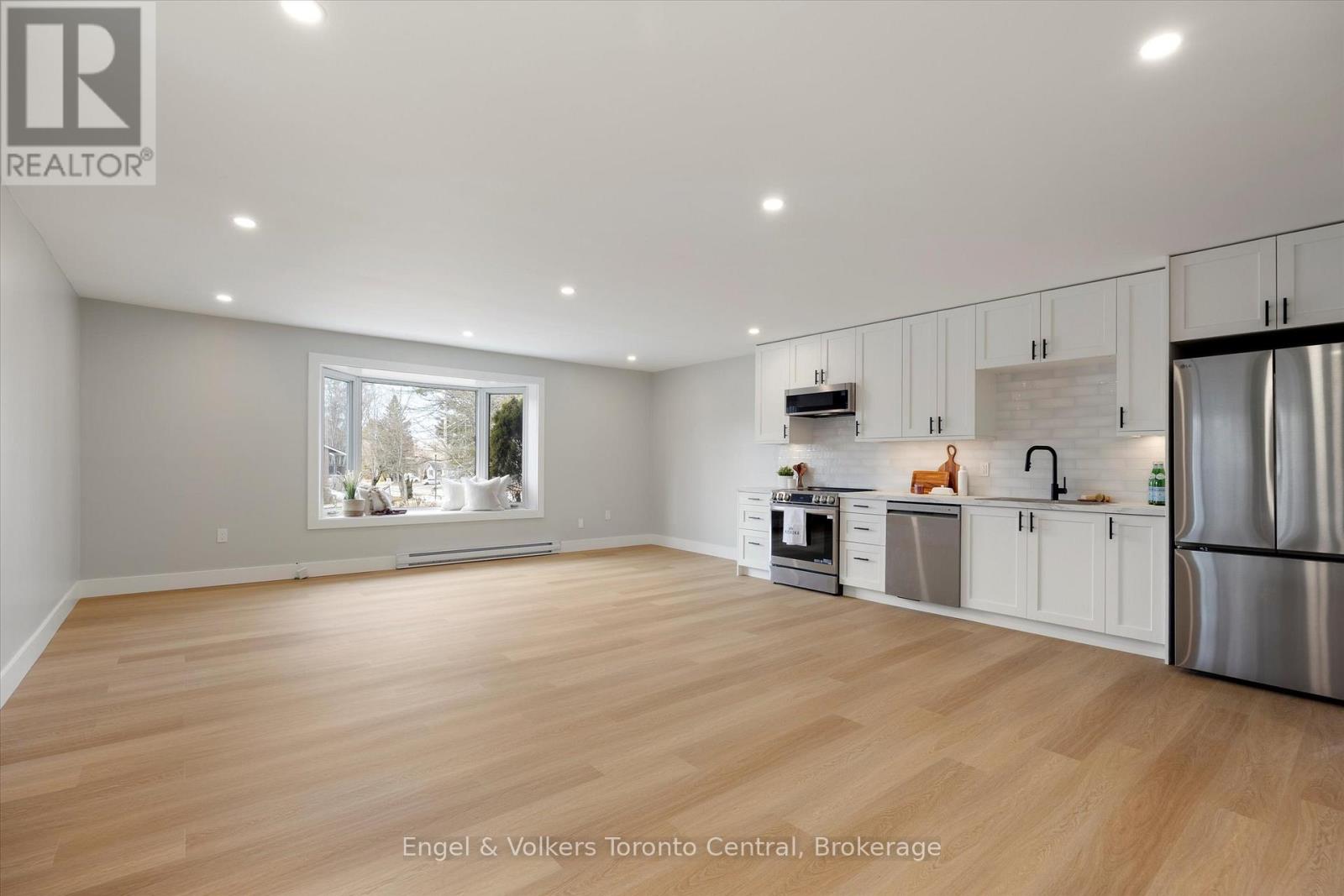 51 Woodward Street, Bracebridge, Ontario  P1L 1J8 - Photo 4 - X12070974