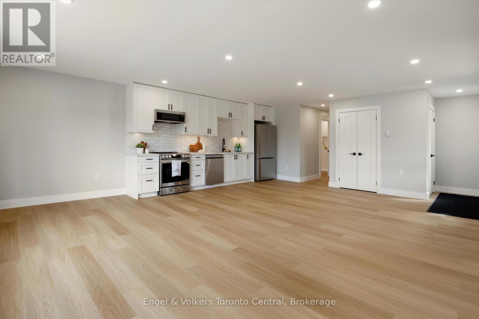 51 Woodward Street, Bracebridge, Ontario  P1L 1J8 - Photo 6 - X12070974