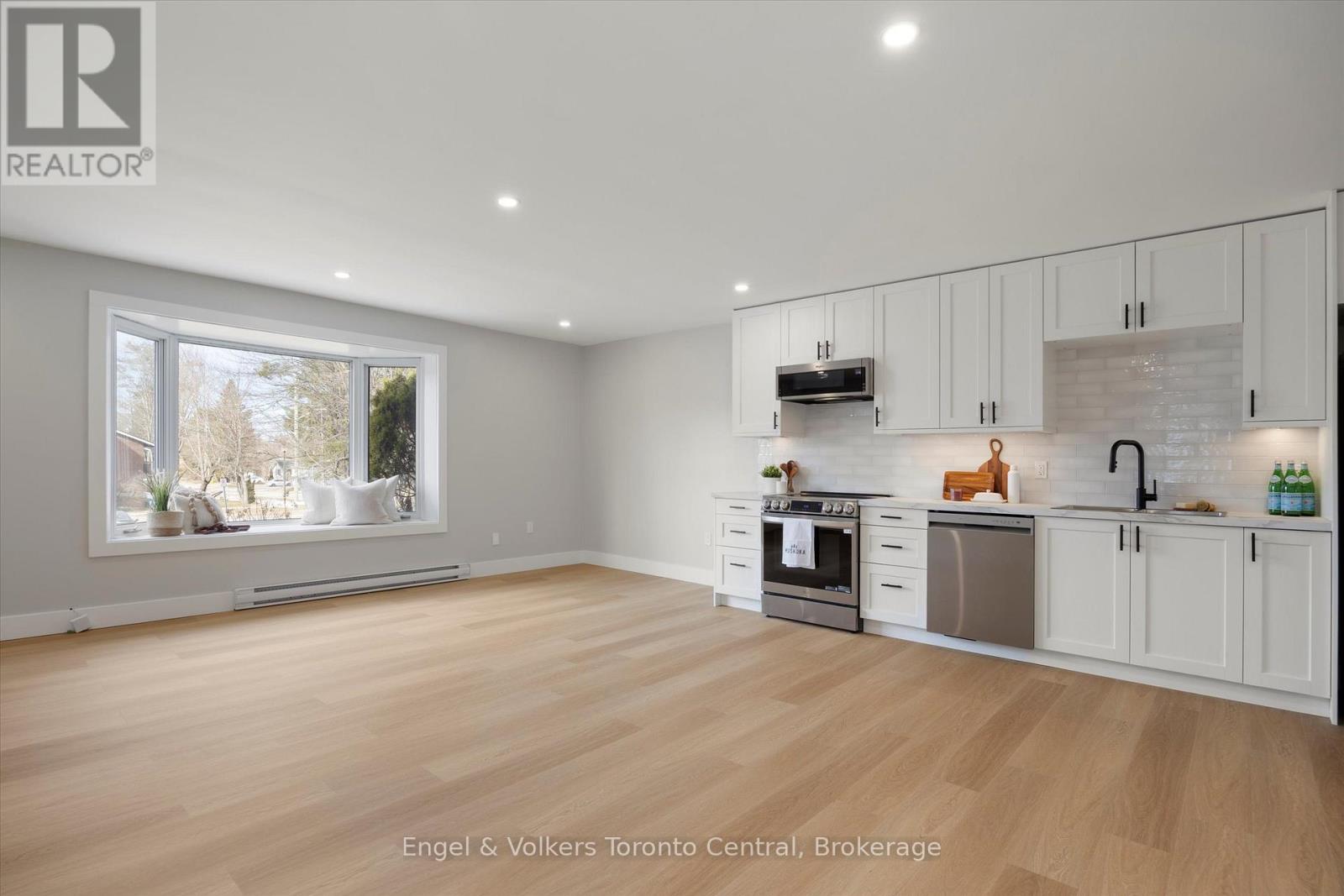 51 Woodward Street, Bracebridge, Ontario  P1L 1J8 - Photo 7 - X12070974