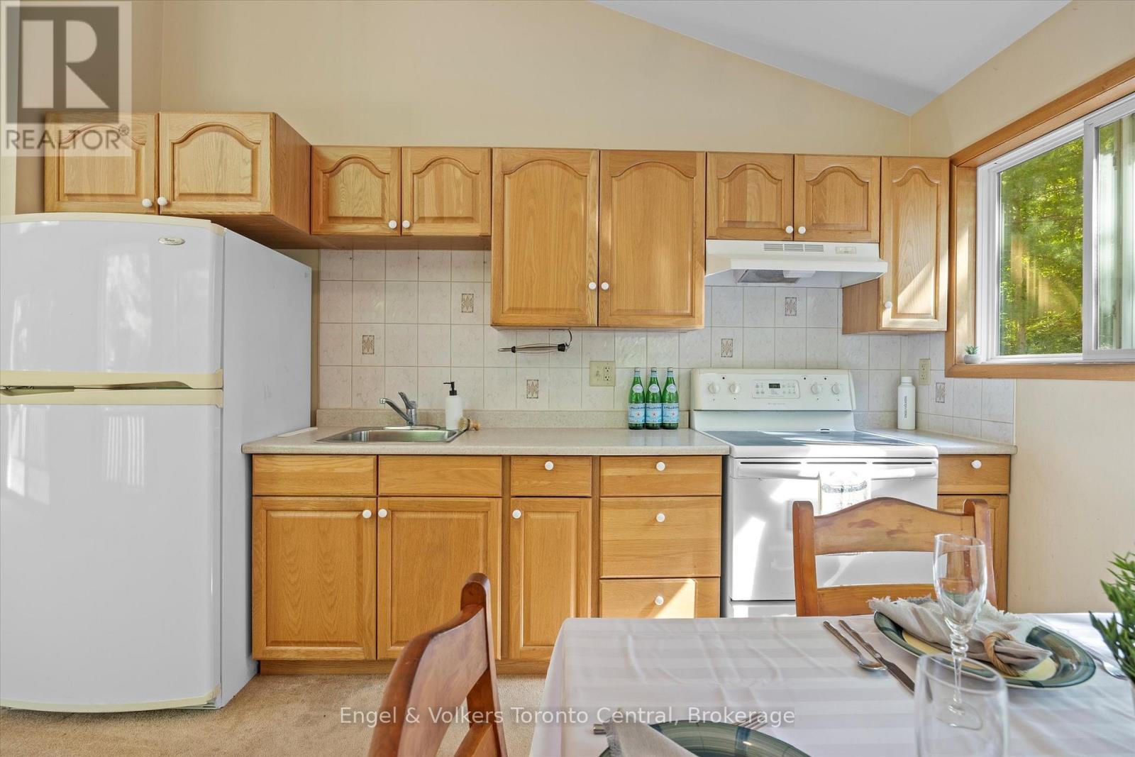 13 Hickory Crescent, Seguin, Ontario  P0C 1J0 - Photo 16 - X12070977