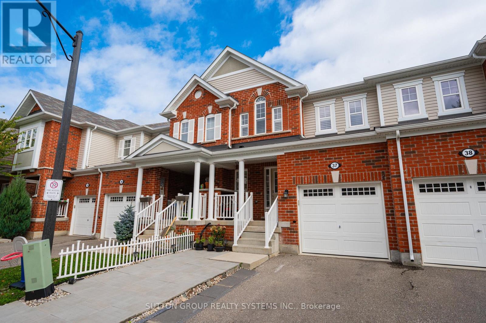 Property at 37 - 230 AVONSYDE BOULEVARD E image 1