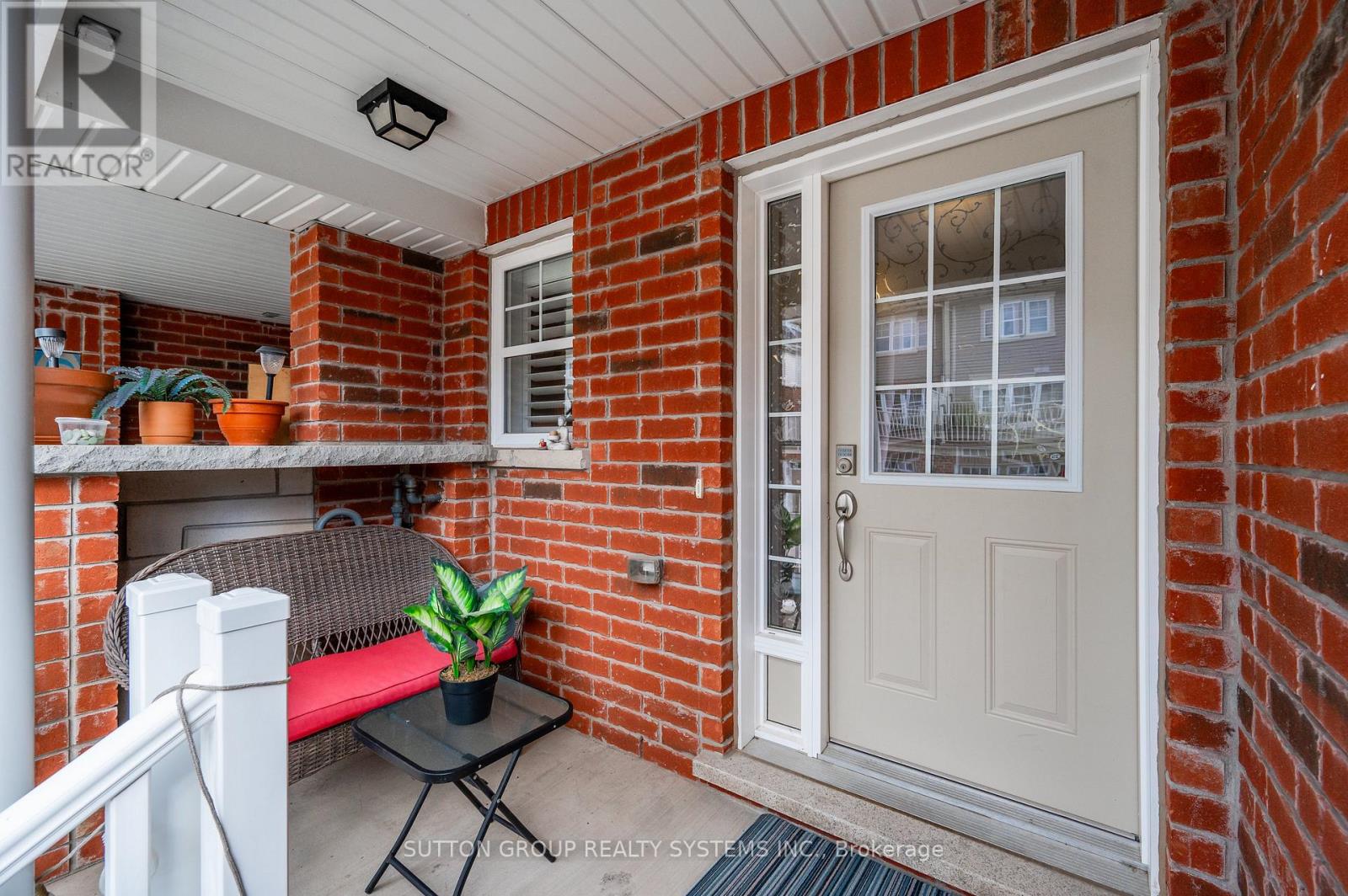 Property at 37 - 230 AVONSYDE BOULEVARD E image 3