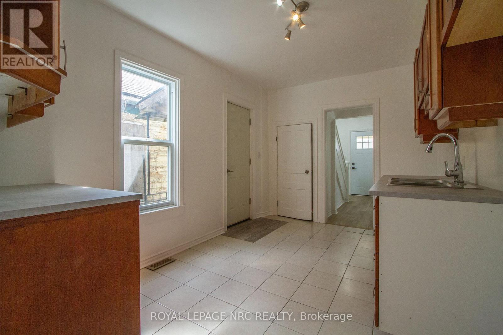 4900 St Clair Avenue, Niagara Falls, Ontario  L2E 3T6 - Photo 10 - X12071022