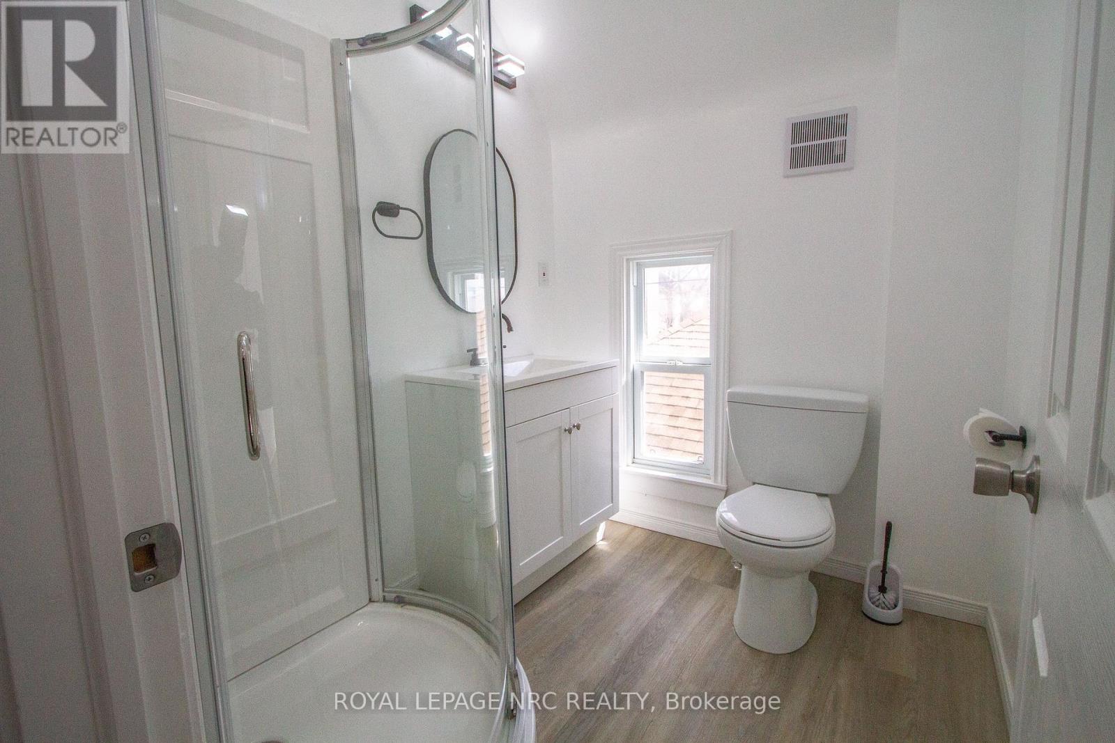4900 St Clair Avenue, Niagara Falls, Ontario  L2E 3T6 - Photo 11 - X12071022