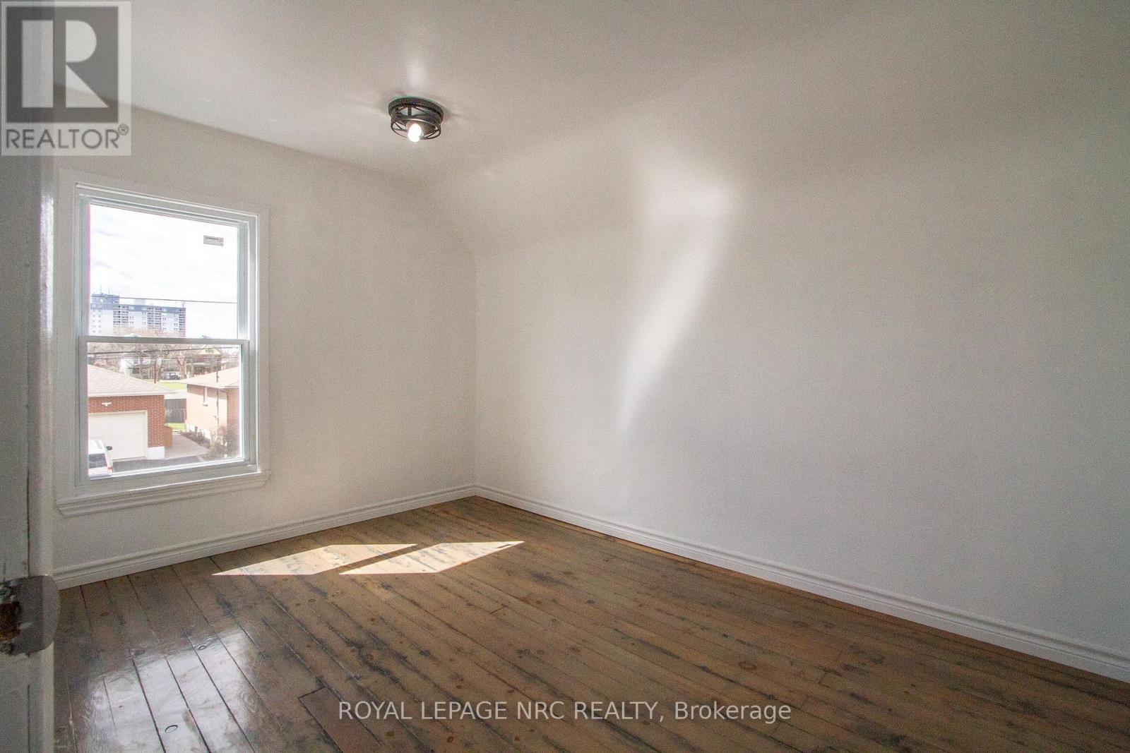4900 St Clair Avenue, Niagara Falls, Ontario  L2E 3T6 - Photo 13 - X12071022