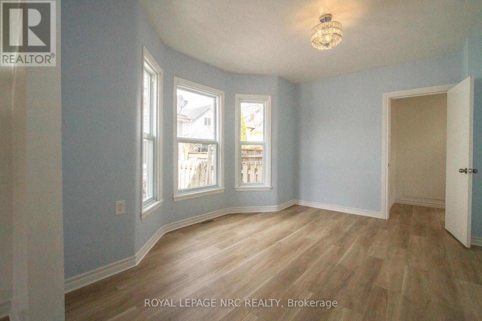 4900 St Clair Avenue, Niagara Falls, Ontario  L2E 3T6 - Photo 5 - X12071022