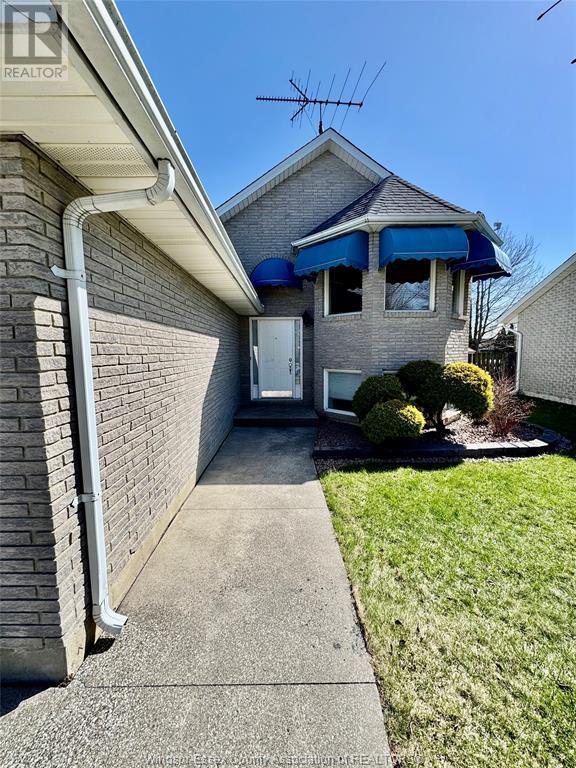 Property at 2520 STRAWBERRY image 3