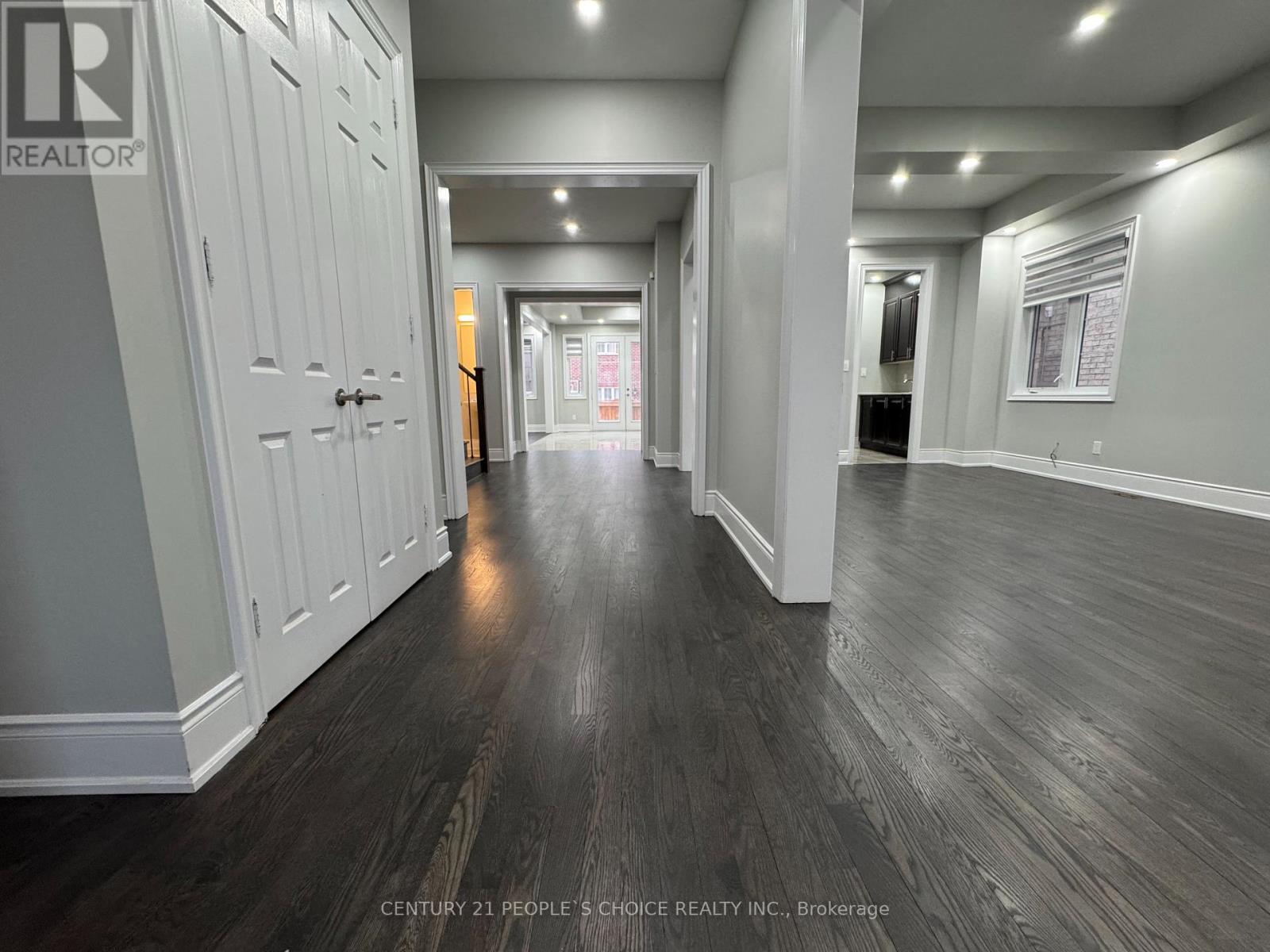 Property at 41 TRAIL RIDER DRIVE image 4
