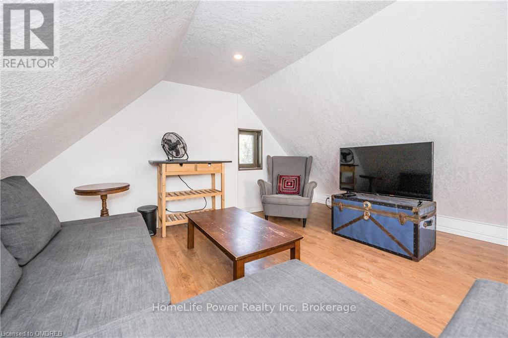 19 Wilton Place, Kitchener, Ontario  N2H 2S7 - Photo 10 - X12071038