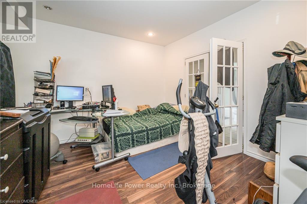 19 Wilton Place, Kitchener, Ontario  N2H 2S7 - Photo 12 - X12071038