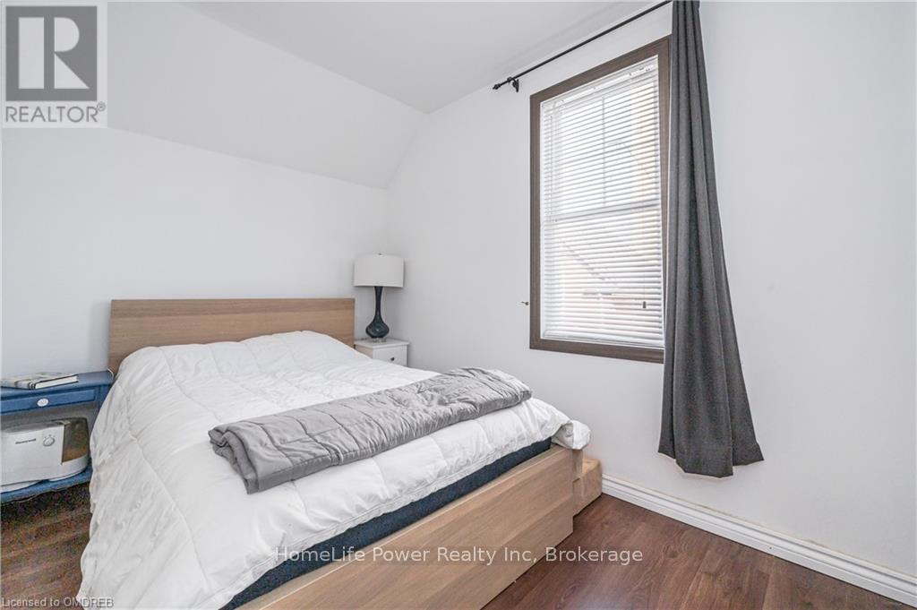 19 Wilton Place, Kitchener, Ontario  N2H 2S7 - Photo 7 - X12071038