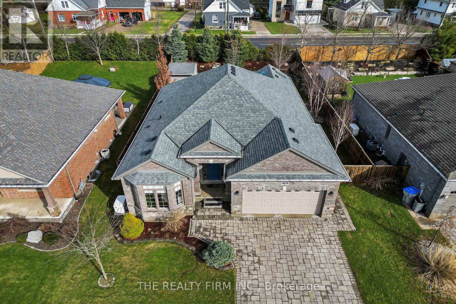 15 MAYAPPLE CRESCENT, Middlesex Centre, Ontario