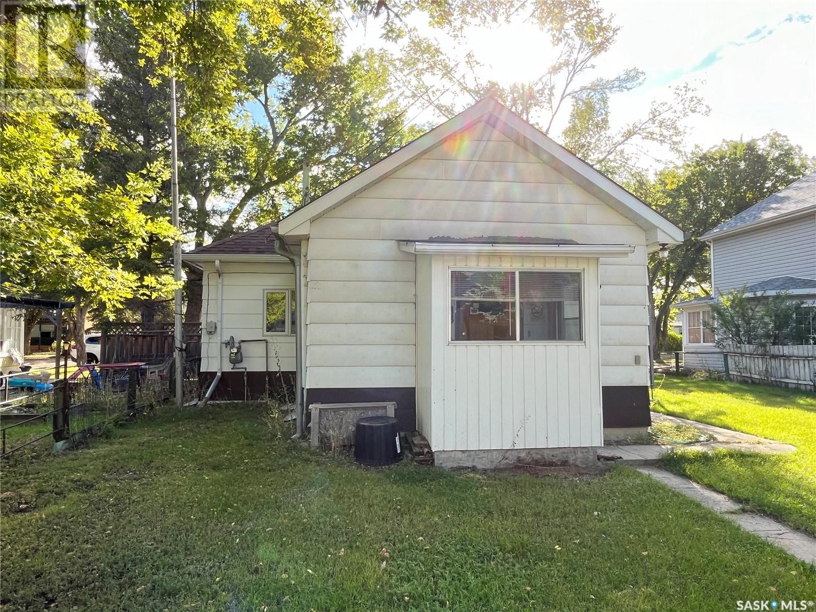 415 Jasper Street, Maple Creek, Saskatchewan  S0N 1N0 - Photo 5 - SK998326